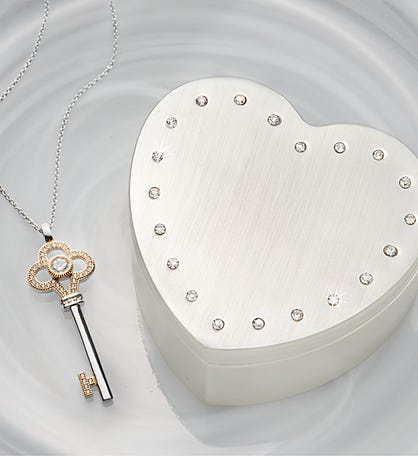 Crislu Key Pendant with Jewelry Box